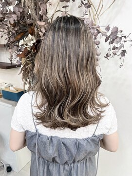 ベルム(Belme) ハイライトグラデーションウェーブヘアベージュ