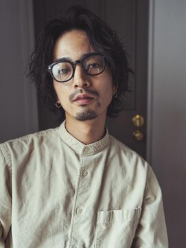 ログ オモテサンドウ(L.O.G OMOTESANDO) 波巻きパーマセンターパート