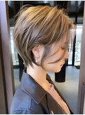 【mee.】ミルクティーベージュ  前髪なし　前下がりショート 
