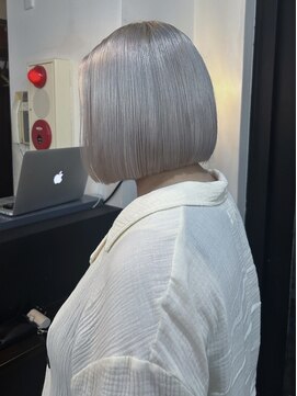 ヤド 原宿(YADO) ホワイトシルバー/シルバー/寒色系カラー