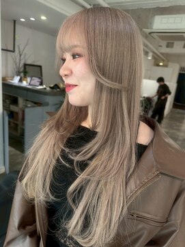 イリ 梅田(ili) ハイライトカラー/ミルクティーベージュ/レイヤーカット