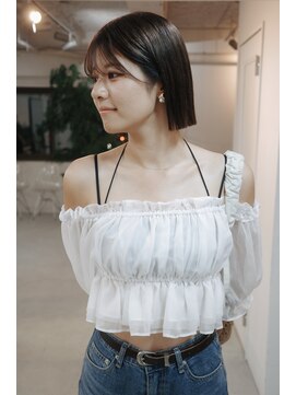 フェイヴィーズ(FavyS) 耳掛けストレートパーマ切りっぱなしボブ