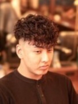バーバーショップ ダリー(BARBERSHOP DALIE) スペインカール×スキンフェード