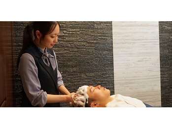 ヒロギンザ 浜松町店(HIRO GINZA)の写真/【最終受付21時/個室】ヘッドスパで癒されながら頭皮ケア。カット以外の身だしなみも◎[浜松町/浜松町駅]