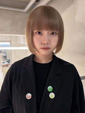 ローウェ 立川(Louwe) 顎ラインボブとブリーチありベージュカラー