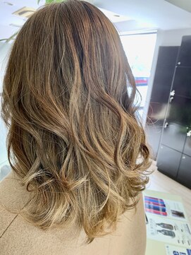 トゥエンティ(twenty) ハイバレイヤージュ