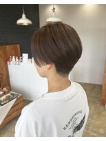 ニド(2do)&nbsp;女性の刈り上げショートスタイル