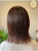 するりと曲線なくびれが上品なエアリーなセミボブスタイル