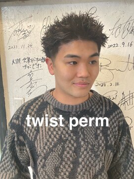 ドッグス 柏(Dawgs) フェザーパーマ　サーフカール　刈り上げセンターパート