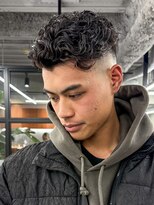 ニコ トウキョウ ロジック(nico TOKYO Logic)&nbsp;極道パーマホワイトメッシュフェード短髪メンズ髪型