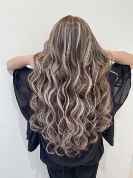 ローレン(Rollen) ハイライト×ローライトの立体感抜群スタイル☆RolleN shione