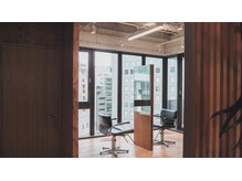 アイビー(IVY)の雰囲気（日の光が入ってくる明るい店内でゆったりとお過ごしください）