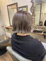 ベレッタ 枚方店(veretta.)&nbsp;外はねbob×白髪ぼかしハイライト 担当:ばば/ショートボブ/艶髪