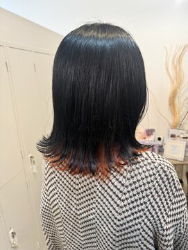 ロッカ(ROCCA) 黒髪×オレンジインナーミディ