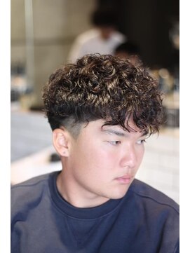 キングスマントーキョー 立川北口店(KINGSMAN TOKYO) アップバング / ツーブロック / スキンフェード 【立川】