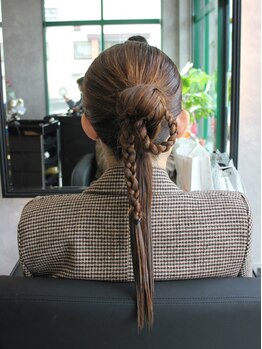 トラント ミル(TRENTEMILLE)の写真/特別な日のヘアセットお任せ下さい。上質シニヨンからトレンドアレンジまで対応。特別な1日をより美しく。