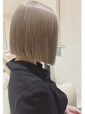 ベージュ