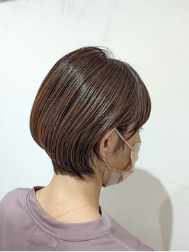 ウミト(Umito) イメチェン 夏ショート グラデーション 丸みショート