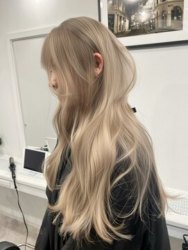 ヴィア(Via) 20代30代ミルクティーベージュレイヤーカット髪質改善ブリーチ