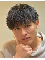 フリーク バーバーショップ 都島店(FREAK BARBER SHOP) 黒髪縦落ちツイストスパイラルパーマツーブロックマッシュ