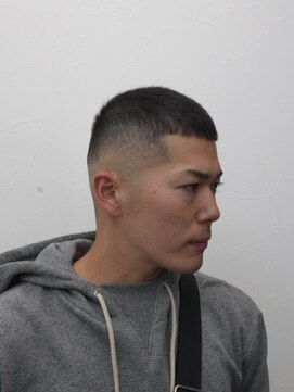 アストロ(ASTRO) 一宮スキンフェード×バズスタイルベリーショート