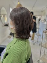 ミルメルシー(Mille mercis)&nbsp;外ハネレイヤースタイル／くびれアレンジ／透明感カラー