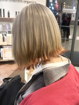 グランデ ビス(GRANDE bis)の写真/ダメージレスなデザインカラーで理想の髪色へ！ブリーチ無しダブルカラーも◎