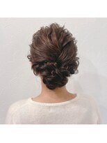 モク(moku.)&nbsp;シニョンヘアアレンジ