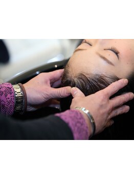 ベテランのスタイリストがマンツーマンで担当します♪こだわりの炭酸スパを１度体験して下さい！！