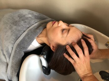 ヘアーアンドスパ フェザー(hair&spa feather)の写真/【青葉台駅徒歩7分】フルフラットのシャンプー台で受けられる極上ヘッドスパを是非ご体感ください♪