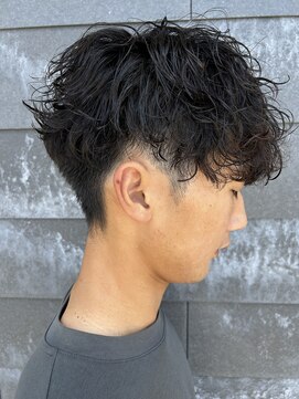 ヒュイル バイ ニアウ(Hwyl by Niau) メンズマッシュパーマ波巻スパイラルパーマニュアンスパーマ