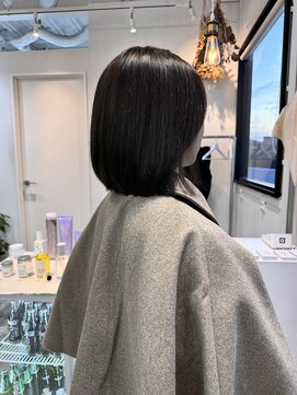 ロカ 表参道(loka) 切りっぱなしボブ[表参道/ブリーチ/ハイライト]Mai