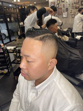 バーバーショップ ネオ セカンド(BARBERSHOP NEO2nd) サイドパート　スキンフェード　メンズショート