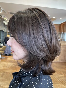 ビュートリアム 南青山(BEAUTRIUM) くびレイヤー 顔周りレイヤーカット 白髪ぼかし40代50代表参道