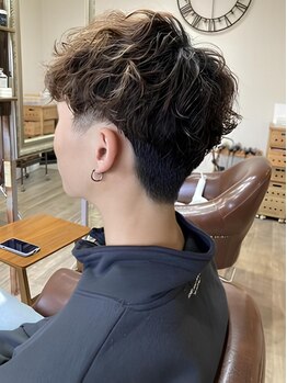 ON/OFFもカッコ良くきまるスタイル！トレンドのメンズパーマはお任せ☆再現性が高く朝のセットが楽に◎