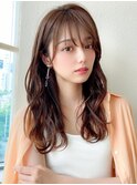 後れ毛が可愛い顔周りハイレイヤーロングチェリーブラウン