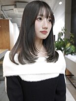 サン(son)&nbsp;ミディアムレイヤー×透明感オリーブ