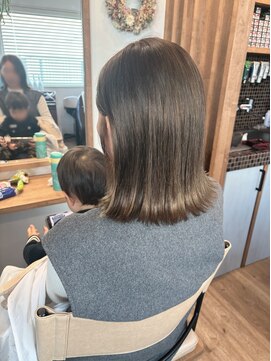 ヒナタ(hinata) 明るめオリーブベージュ