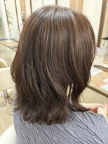 フォンタナ(Fontana)&nbsp;大人可愛いくびれ外ハネミディ×アッシュブラウン