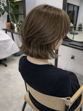 ノーム(norm) レイヤーボブ/くびれボブ/オリーブベージュ/明るめカラー/外ハネ