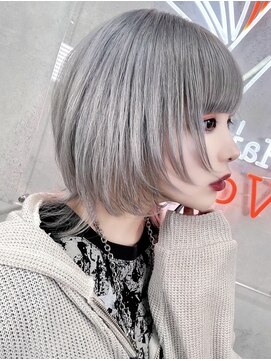 ボヤージュニケ(Voyage Nike) ウルフカット×プラチナシルバー