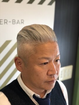 バーバーバー ナカノ(BARBER BAR NAKANO) メンズグレーヘアースタイル