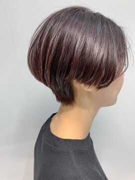 テトヘアー(teto hair) ハンサムショート、前下がりショート、ピンクベージュ