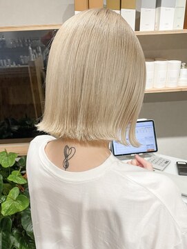 ニュウニュウ(NIU NIU) ホワイトベージュボブ