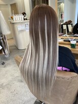 フツーロ 栄(FUTURO)&nbsp;＃メッシュ　＃ハイライト　＃シルバー