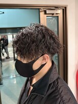 コワファーストナガサキシャンプーボーイ(COIFF1RST NAGASAKI SHAMPOO BOY)&nbsp;ツイスパ×センターパート　ツイストスパイラル　メンズパーマ