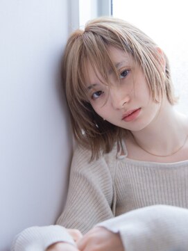 クルール(couleur) ハイトーンカラーのミディヘアー