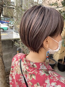 アオゾラヘアーヒカリノモリ(AOZORAHAIR hikarinomori) 丸みショート×ベージュ