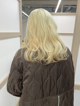 エイルミヤザキ(Ail Miyazaki) 外国人風ハニーブロンドヘア