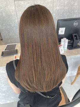 エテレ(etele) お手入れ楽なカットに柔らかベージュ